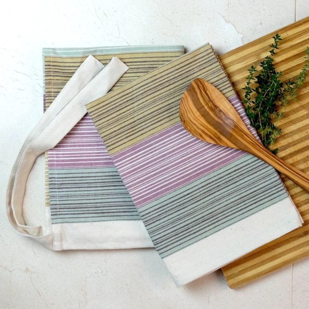 buygoodfeelgood's tweet photo. Day 15: SAVE 20% On Handcrafted Home Textiles &amp; Decor - TerraKlay
⁠
Tap the link in our bio!

#sustainablegifts #ecofriendly #ethicalgifts #ethicallymade #uniquegifts #stockingstuffer #handtowels #teatowels #homedecor #textiles #handmade #handcrafted https://t.co/7fSziNpVGT