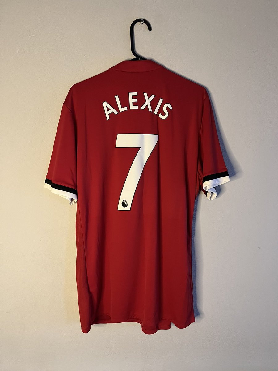 HenrysShirts's tweet photo. I’ve got some football shirts for sale on my Instagram, check it out!!! Please 🥹

https://t.co/1acjh1bo1B https://t.co/rT8I2fRb0i