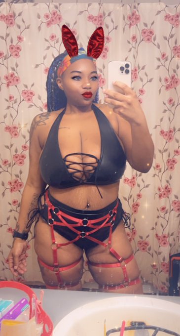 Just a peep from last night 🖤❤️ https://t.co/DMtZfNTBJG https://t.co/0SePSlWKYR<a href="/tag/newprofilepic"class="tags"><span>#newprofilepic</span></a>