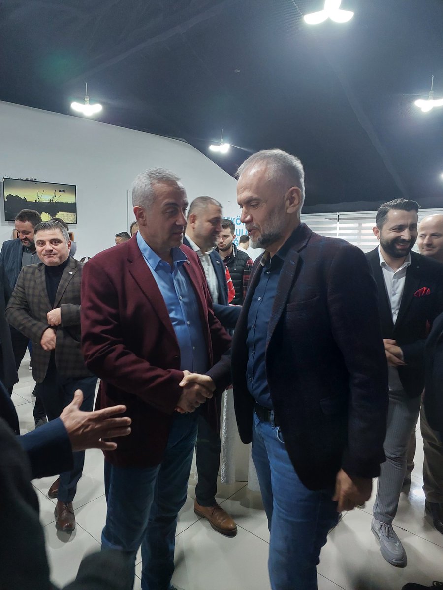 deva_umraniye's tweet photo. İlçe Başkanımız Mimar Hasan Keleş Önceki dönem başkanı olduğu Cekmekoy Trabzonlular Derneği açılışında Cekmekoy Belediye Başkanı Ahmet Poyraz ve İş insanı Hüseyin Sipahi ve çok sayıda hemşerisi ile bir araya geldi. Yeni hizmet binasının hayırlara vesile olmasını dileriz https://t.co/E3FPZy3oZe