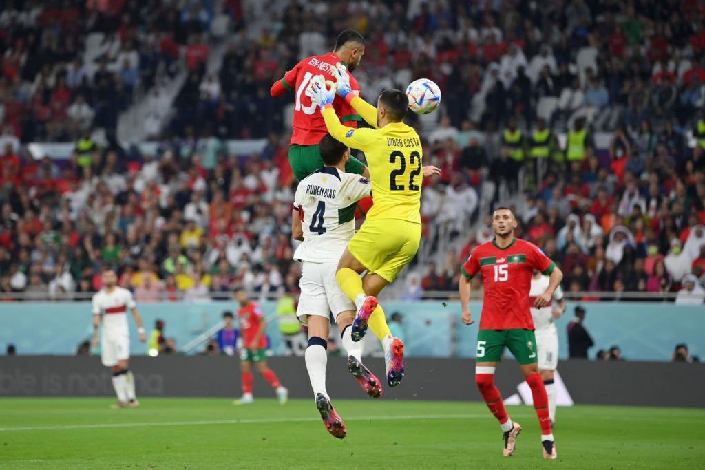 douuodlove's tweet photo. Quando improvvisamente il mondiale di calcio si trasforma in mondiale di salto in alto minchia tra un po’ arrivava sulla luna 🇲🇦🇲🇦🇲🇦🇲🇦 #MaroccoPortogallo https://t.co/tjD0qtgFyj