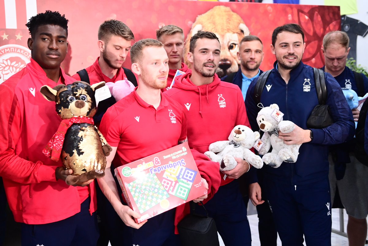 The Reds have donated Christmas gifts to the ELPIDA charity upon arrival to the stadium. 🙌❤️