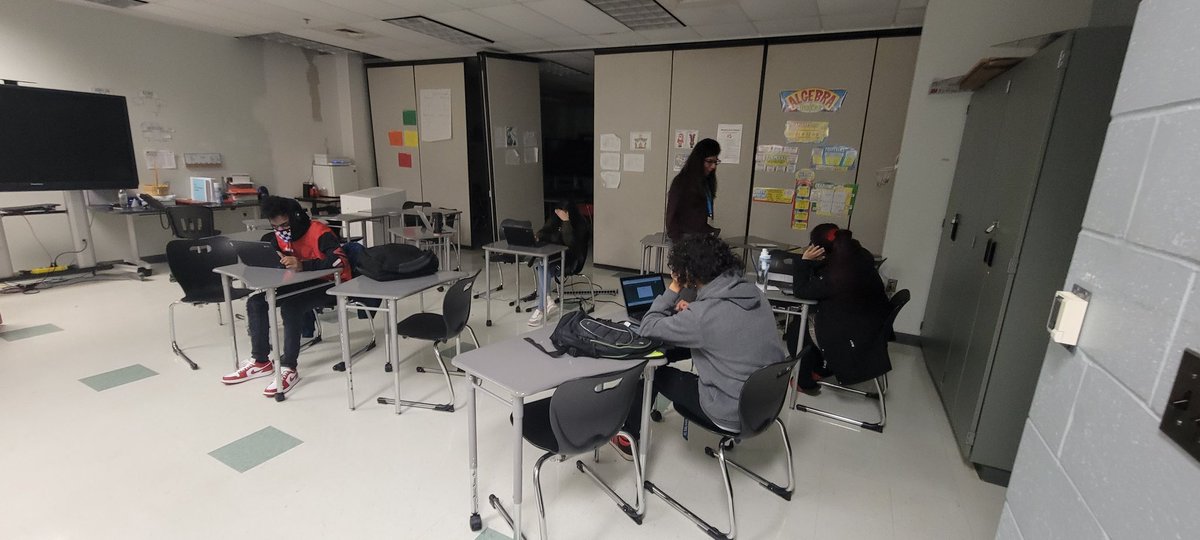 RisingMady17's tweet photo. Saturday Enrichment Program. Our Seniors are getting one step closer to graduation and proving them wrong...Keeping their grades up and completing their Service Learning Hours!!! @WoodlawnHS_BCPS @JamelJernigan https://t.co/VIKEcz8AZr