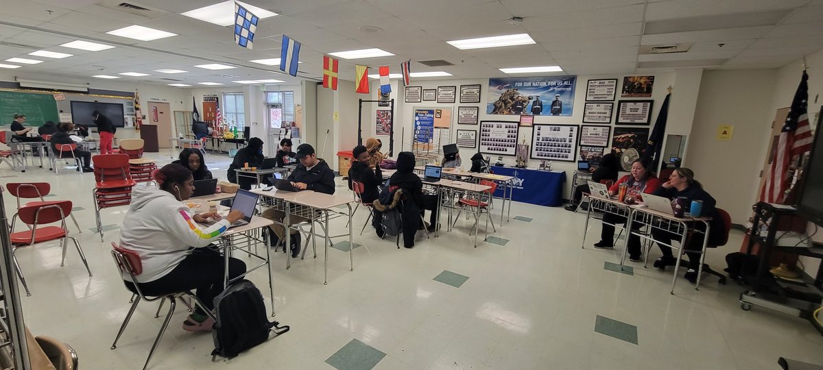 RisingMady17's tweet photo. Saturday Enrichment Program. Our Seniors are getting one step closer to graduation and proving them wrong...Keeping their grades up and completing their Service Learning Hours!!! @WoodlawnHS_BCPS @JamelJernigan https://t.co/VIKEcz8AZr