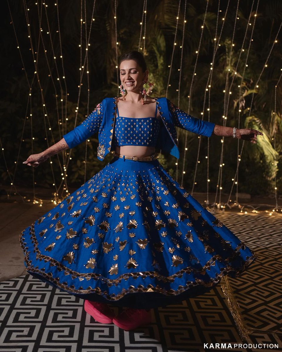 Television actress, #eshakansara's Electrifying Sangeet Ceremony Photos looks Ravishing... ♥️

#eshakansara #couplelove #couplegoals #relationshipgoals #beautifulcouple #gujarati #gujaratiwedding #sangeet #sangeetoutfit #sangeetdance #sangeetnight #bollywoodcelebrity #bollywood