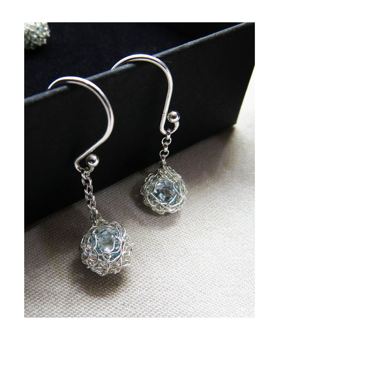dwbritain's tweet photo. Our #Jewellery range is all boxed, perfect for a special #Christmas gift!
Aelita has been #crocheting all her life and #handmakes her unique crochet jewellery in Hertfordshire from high quality gold and silver.

#design #fashion #earrings #necklace #handmade #gold #accessories https://t.co/vQdfGulOb3