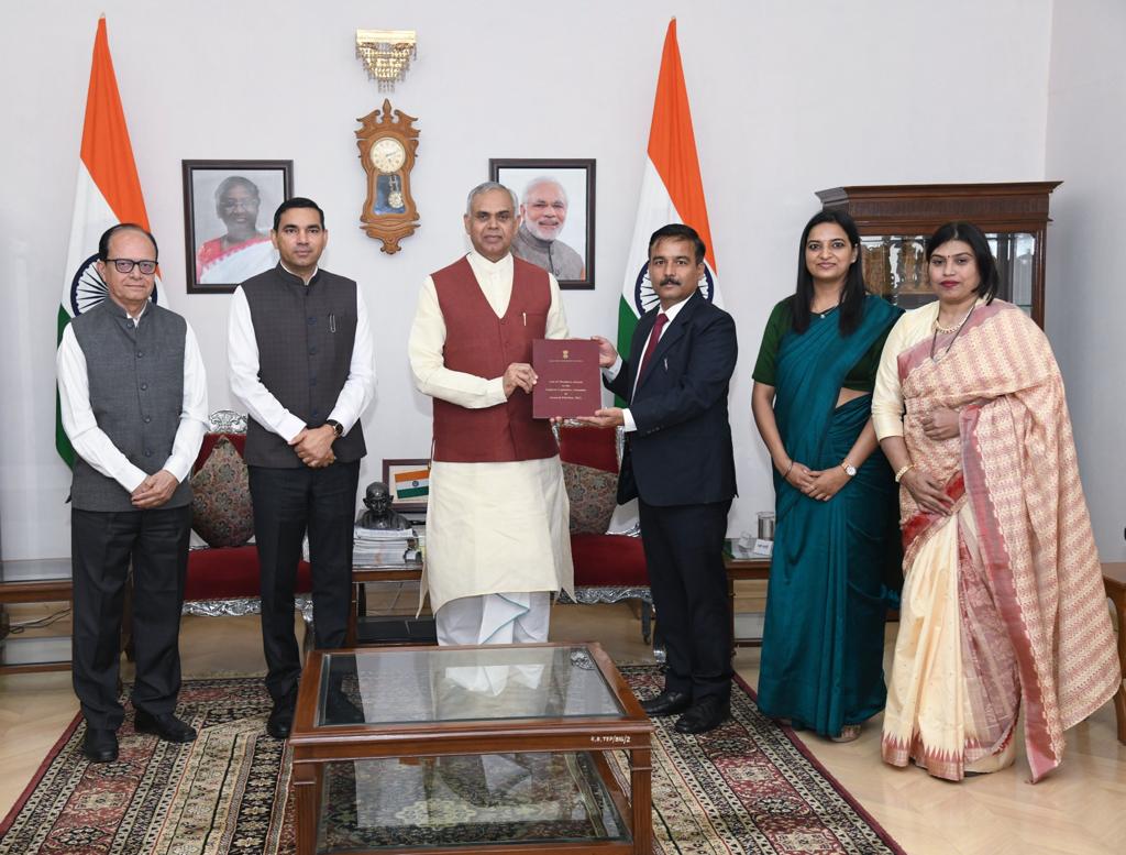 As per S. 73 of Representation of People Act 1951, ECI issued notification of names of newly elected members of Gujarat Vidhan Sabha along with party affiliation, presented to Hon'ble Governor Shri Acharya Devvrat by ECI officials.