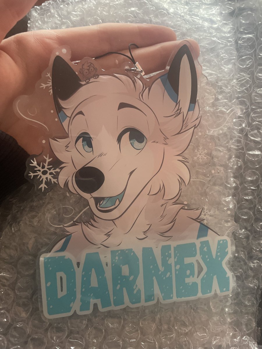 TrashmuttArt's tweet photo. Crying bc the acrylic badges came in AND I FORGOT TO HIDE A LAYER 😭😭😭 https://t.co/6tELZ8tTos