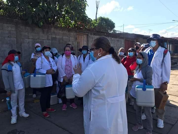 CarolineSandini's tweet photo. ¿ En que país del mundo el gobierno se preocupa tanto por la salud del pueblo, que no solo la vacunación se da fines de semana casa a casa, si no que además, ahora buscan a las mujeres para realizarles el PAP en su propia casa?? Solo en #Nicaragua https://t.co/d3fOOdSulb