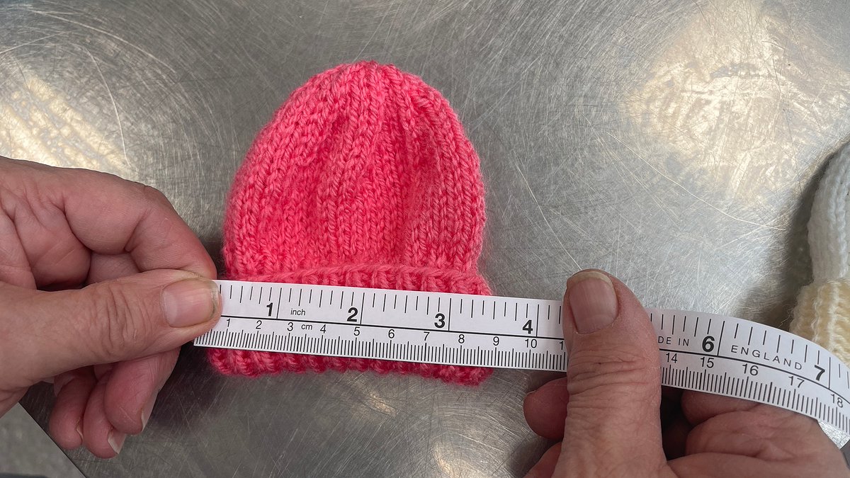 TeamQEH's tweet photo. Our @QEHMaternity team are looking for donations of knitted hats for their newborn babies.

Ideally in a ribbed pattern between 3 to 5 inches. If it's stretchy, they'll fit any baby and you can pick the colour.

Thank you. https://t.co/eZAXgNmROU
