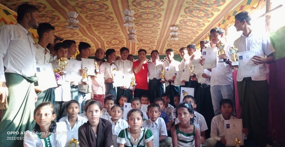 Rohingya educators are adhering the guideline of Myanmar schools in in Bangladesh evacuee camps. I'm extremely happy to have option to see the students with the stunning uniform of Myanmar school. It is the strong prove of how we love Myanmar from heart.
#WhatsHappeningInMyanmar