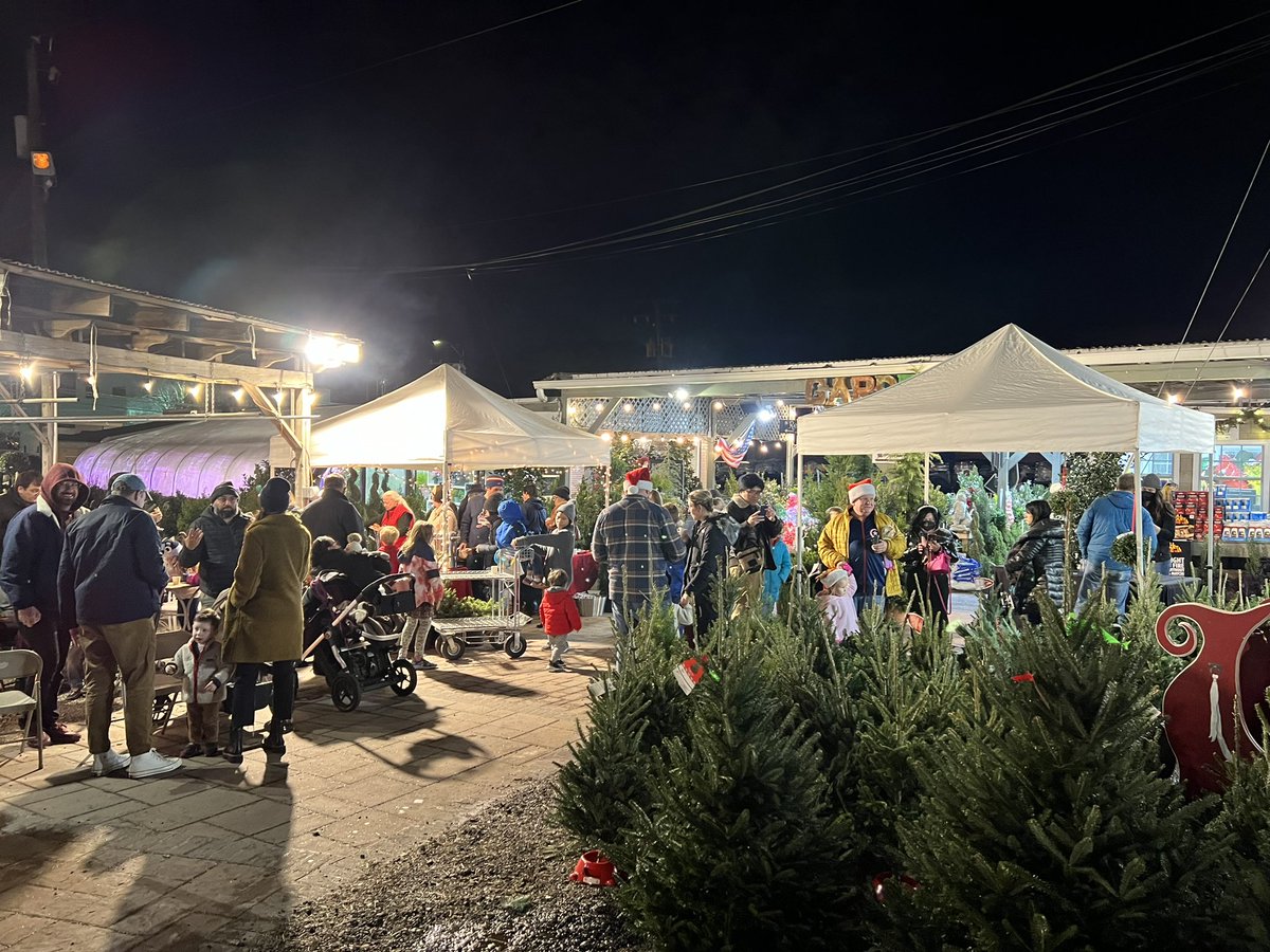 GreenstreetNOVA's tweet photo. Great weekend to get a fresh cut Christmas Tree. Remember ask for a fresh cut and put in water with shot prolong as soon as you get home. https://t.co/RXQzZJ8GTl