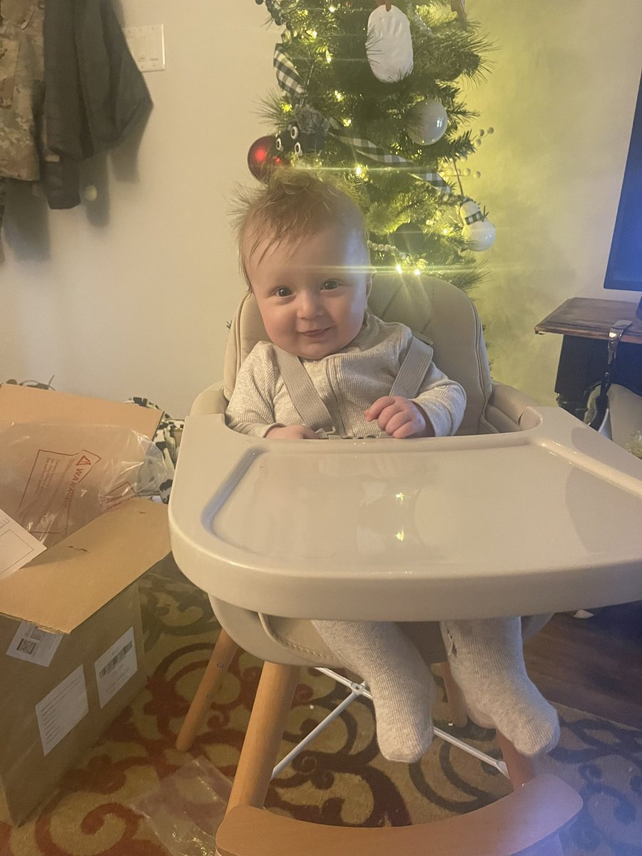 aud_futuree's tweet image. Colter got a big boy high chair and I’m throwing up. Next he’ll be doing his taxes.