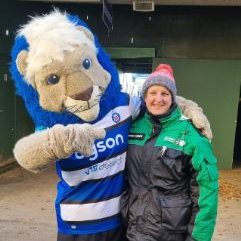BathSJA's tweet image. Despite the chilly❄️temperatures today, Bath @stjohnambulance volunteers were supporting @swasFT keeping the crowds safe at this afternoon&apos;s @BathRugby match against @GlasgowWarriors  🏉
Great pose @maximusthelion - fancy learning some First Aid? 🩹