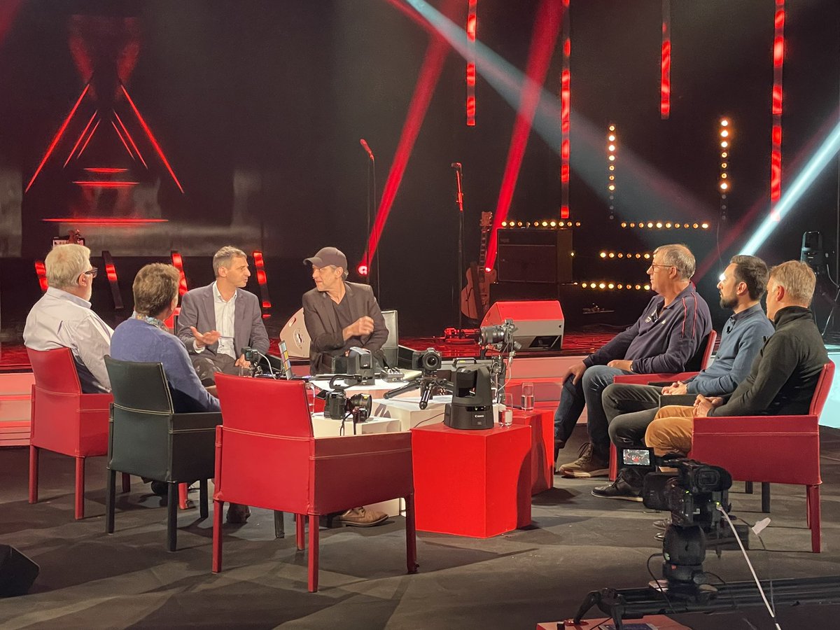 ampvisualtv's tweet photo. Le #StudioGabriel accueille aujourd’hui un événement unique : le #CanonVisionLab. Animé par le réalisateur @sebdevaud, plusieurs tables rondes ont lieu entre réalisateurs, producteurs, opérateurs… et bien entendu, du matériel broadcast @CanonFrance à disposition et en démo. https://t.co/fLhgqz5sD6