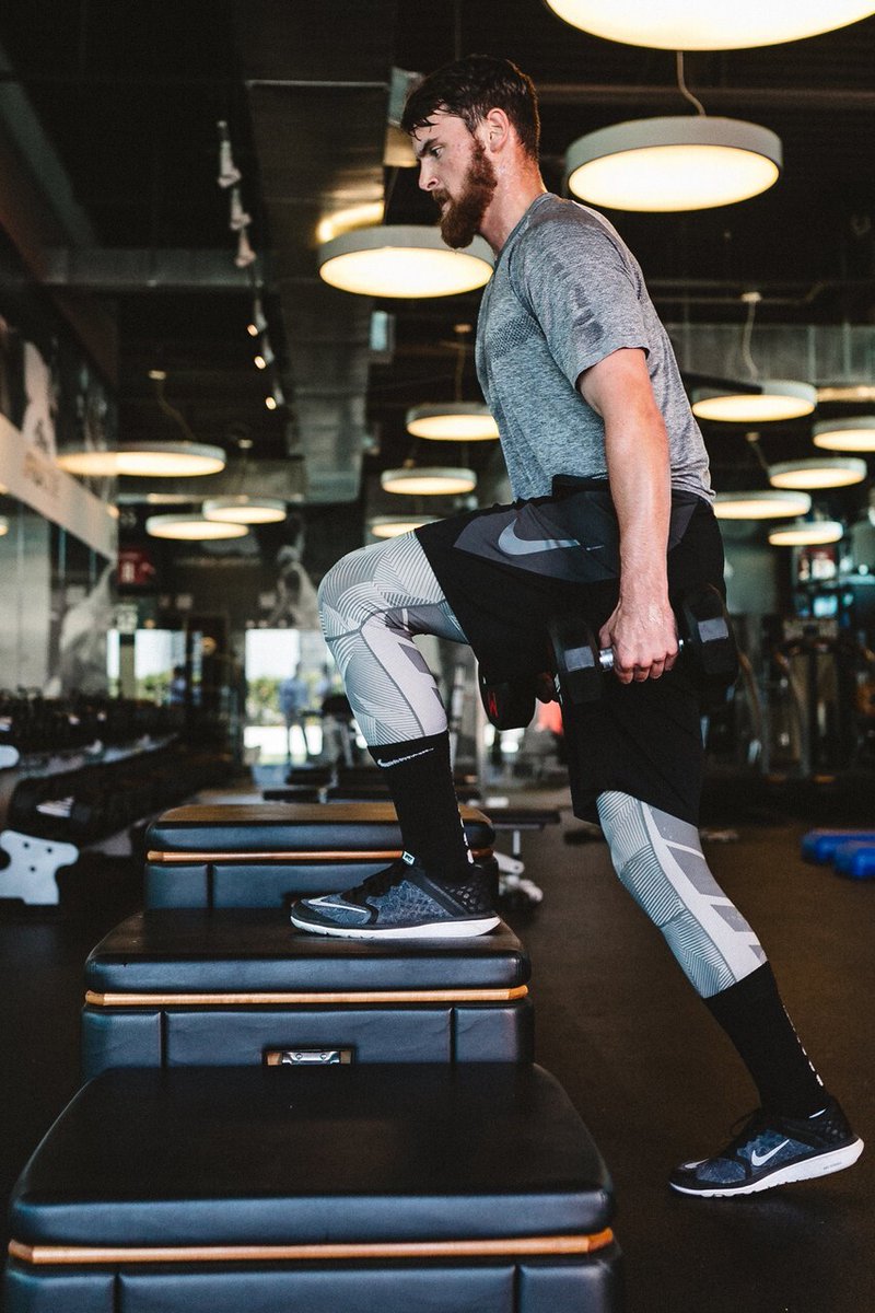 Pro_Fit_Nut's tweet image. Try #StepUps to work your legs and tush! Go extra slow to build definition. #SimpleButTrue 💚