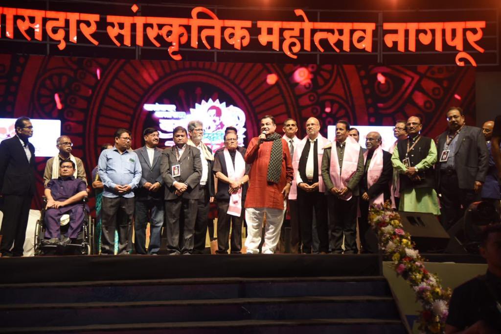 OfficeOfNG's tweet photo. नागपुर में केंद्रीय मंत्री श्री @nitin_gadkari जी की प्रेरणा से आयोजित ‘खासदार (सांसद) सांस�����कृतिक महोत्सव’ के नौवे दिन की कुछ तस्वीरें।
#खासदार_सांस्कृतिक_महोत्सव_2022
#KhasdarSanskritikMahotsav2022 https://t.co/JaWilLLXgF