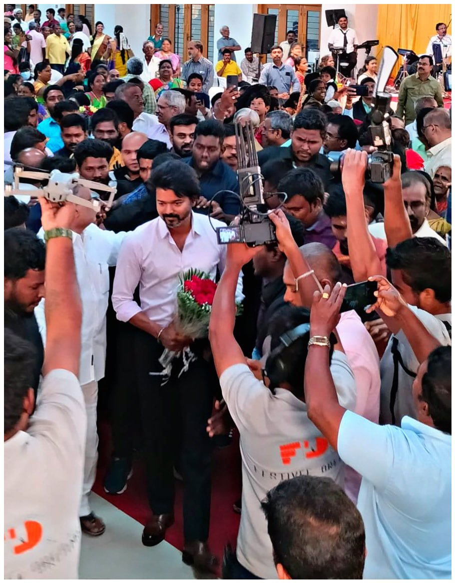 BussyAnand's tweet photo. Thalapathy @actorvijay Sir attended the wedding reception of Hon'ble Mr.Justice M.V. Muralidaran's (Judge of the Manipur HC) son in Chennai this evening.!

@Jagadishbliss @RIAZtheboss @TVMIoffl https://t.co/PJPBB8GIJ0