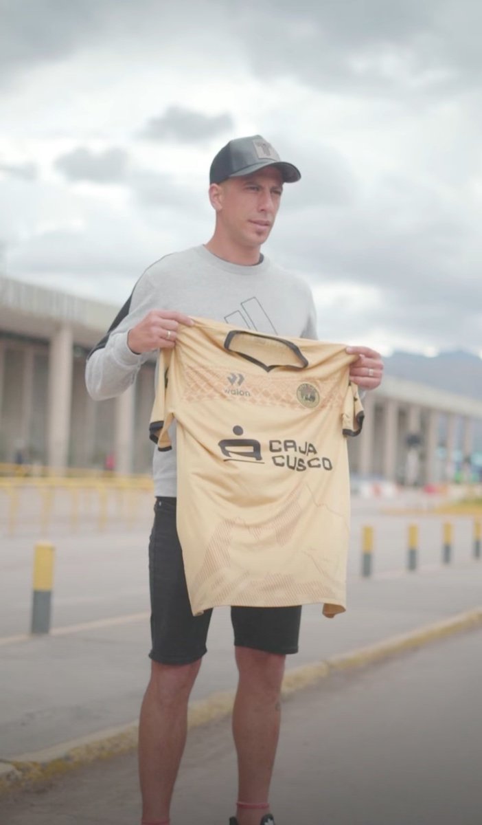 Te deseamos lo mejor, y ahí estaremos como siempre acompañándote y apoyándote! 
Te amamos!
⚽️💪❤️👨‍👩‍👧‍👦