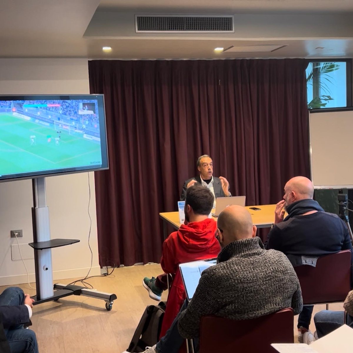 mikesics's tweet photo. Giornata di grande interesse alla prima Masterclass Focus Serie A organizzata da @soccerment in collaborazione con @sicssport sulla #FootballDataAnalytics, dopo un’introduzione di @aldocomi e @mikesics in mattinata gli interventi di @toni_Gagliardi e Stefano Borghi di DAZN https://t.co/cQct39i8Lx