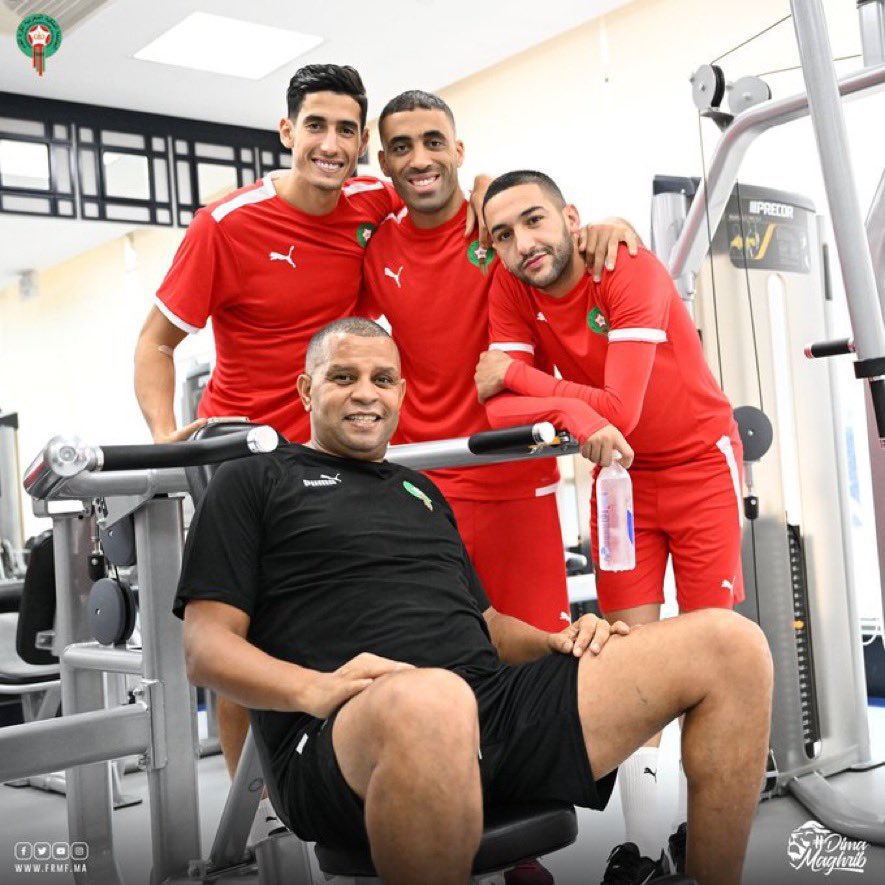 اللاعب السابق "رشيد بن محمود" هو مساعد مدرب منتخب المغرب ، الذي سبق وان لعب للأهلي 🔴🇲🇦