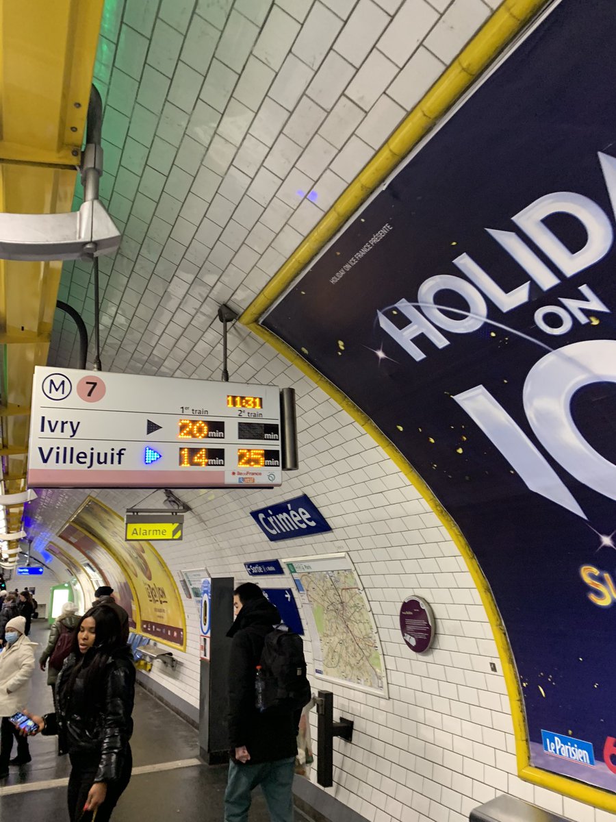 Martin_Royaux's tweet photo. @Ligne7_RATP un samedi matin, toujours un agréable moment, hâte de payer 85€ pour ce genre de service #RATP https://t.co/jyyIZ2DJBy