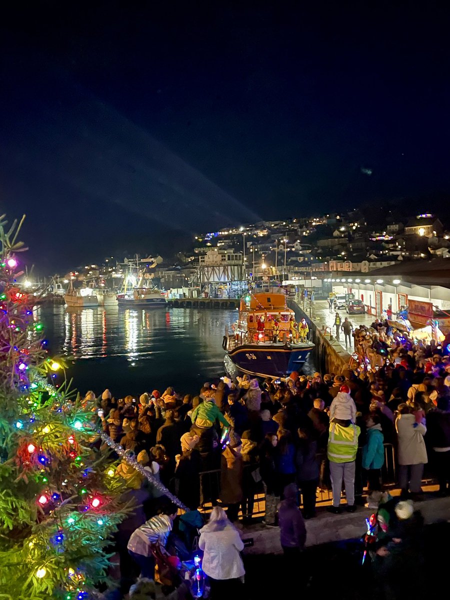 Newlyn Harbour Lights tweet media