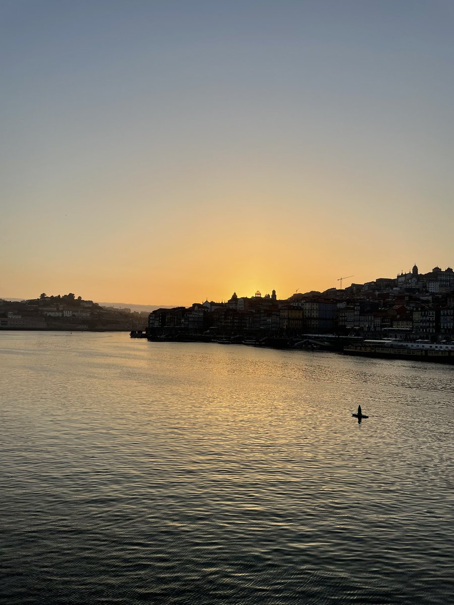 Colecionando pôr do sol 🌅 #Portugal #Ribeira #Porto #DouroRiver #RioDouro #riodouro