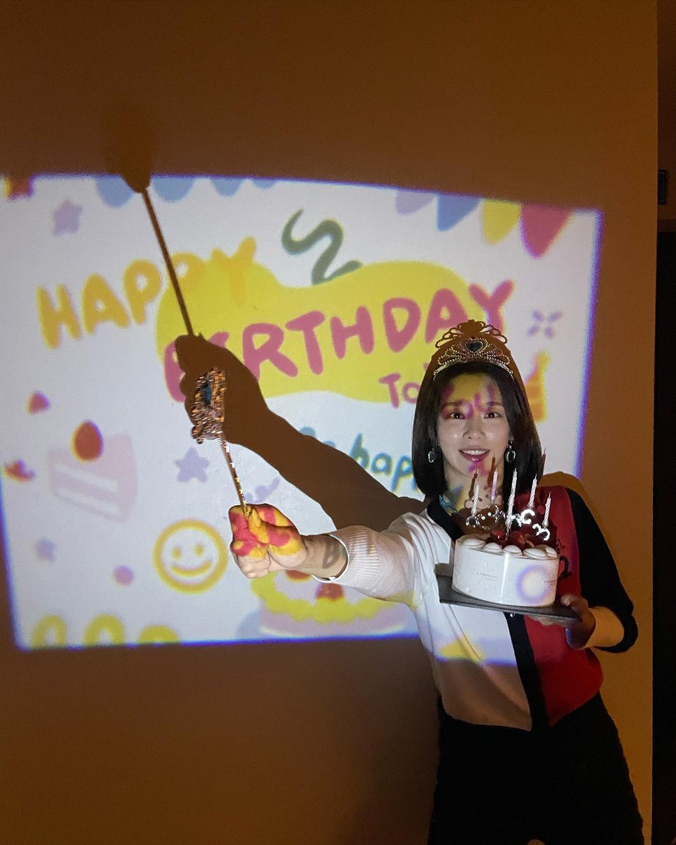 riakkisah's tweet photo. ⠀

𝘆𝗼𝘂𝗿.𝗱𝗶𝘀𝗮 posted a photo:

"All of the surprises, cakes, bouquets, fancy dinners, important presences today, as if I deserve any of these. They're equally precious and I'm beyond grateful.

I'm past 30 now yet not complaining. At least not too much."

⠀ https://t.co/s4lwQAqcDZ