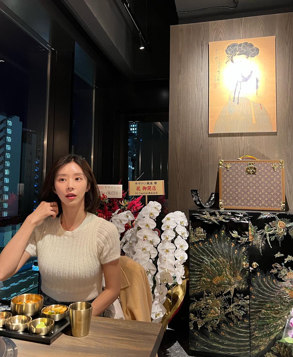 riakkisah's tweet photo. ⠀

𝘆𝗼𝘂𝗿.𝗱𝗶𝘀𝗮 posted a photo:

"All of the surprises, cakes, bouquets, fancy dinners, important presences today, as if I deserve any of these. They're equally precious and I'm beyond grateful.

I'm past 30 now yet not complaining. At least not too much."

⠀ https://t.co/s4lwQAqcDZ