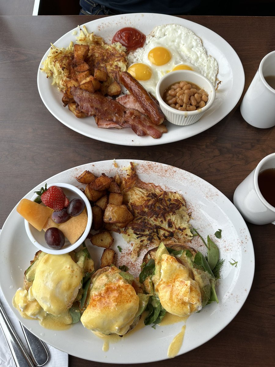 YogaMom8's tweet photo. #brunch with hubby. #momlife #SaturdayMotivation https://t.co/wBQP4GA7KW