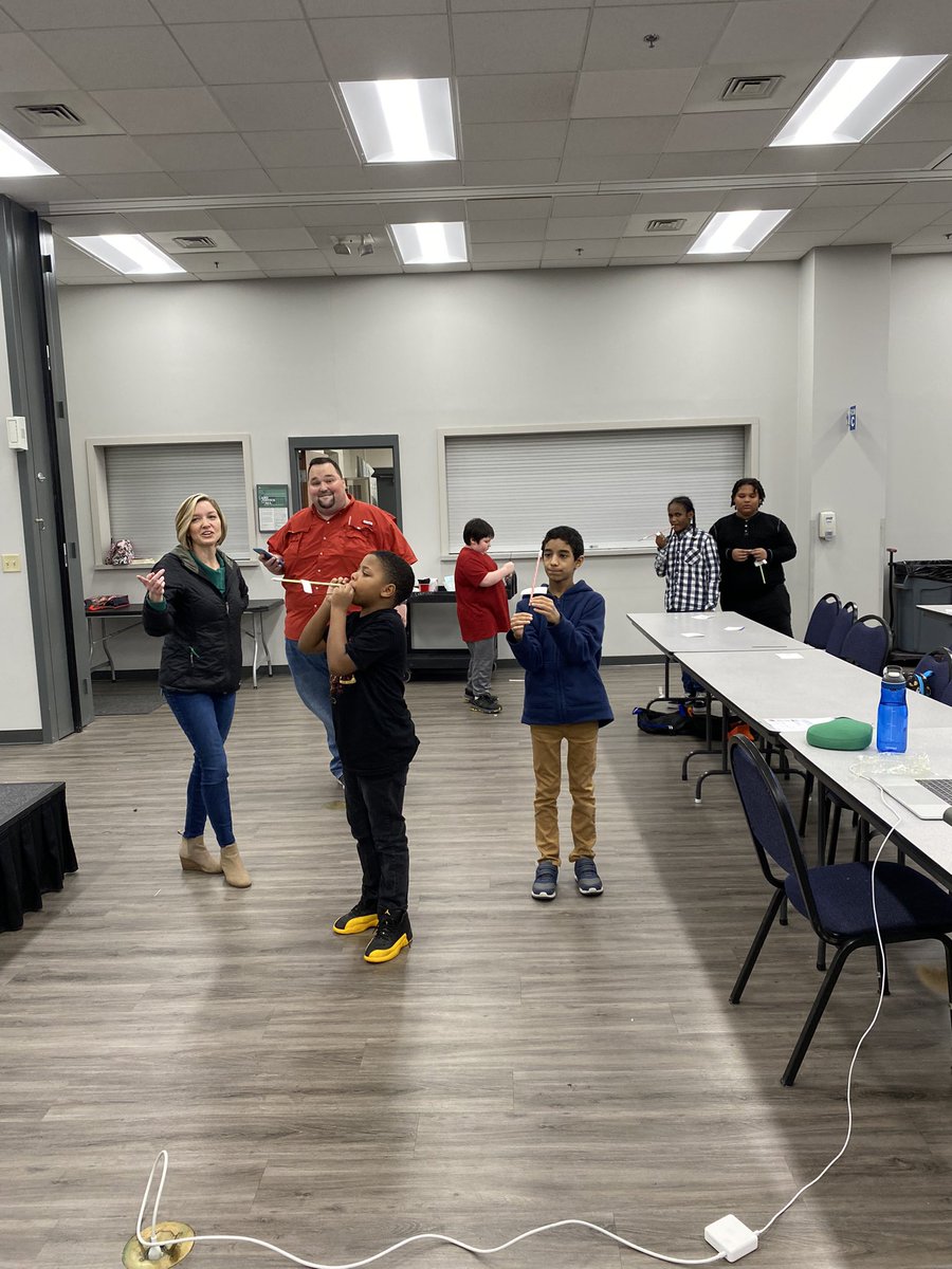 CCPSVirtual's tweet photo. Last in person learning day before Winter Break for our Elementary &amp; Middle School students. Learning, post cards to send to space, rockets, Christmas cookies, and cupcakes!

#vla #ccpsvla #onlinelearning #kyonlinelearning #ccps https://t.co/hkq3fC58HQ