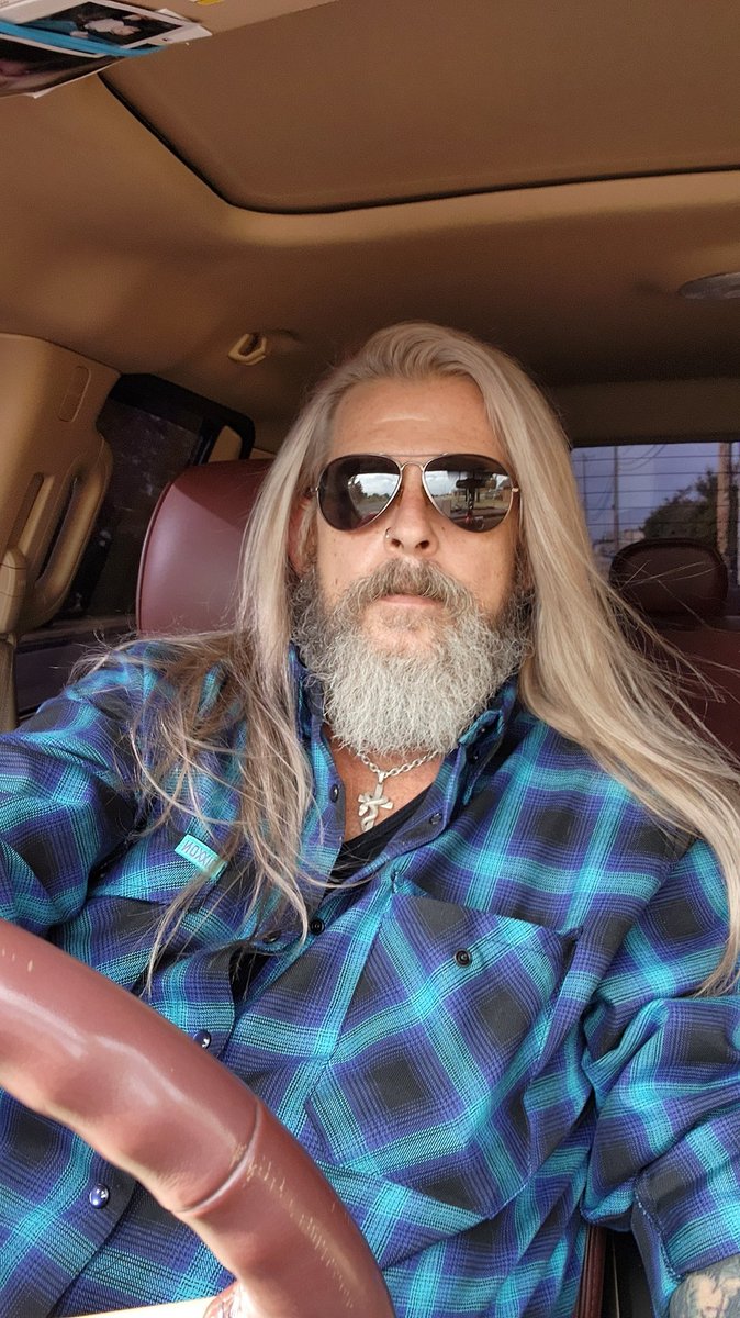 SignOfLies's tweet photo. @Emilymomd You have to be joking!! A beautiful woman like you has no problem finding a man. NONE whatsoever. Sweetheart if your 100% real private message me. https://t.co/XXLewwCSrE