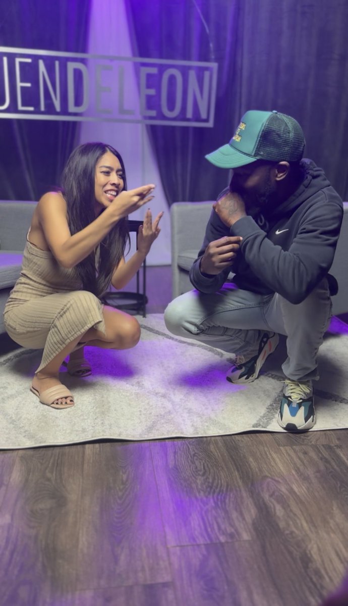 iamluxsta's tweet photo. Got the opportunity to sit down a few weeks ago wit the goat @Jen_Deleon Da Great! We talked about the project &amp; a few other dope topics then after the interview I showed her how to throw up the West Coast 😂 great vibes/classic moment. #InterviewOnTheWay https://t.co/xXBC6Uz80B