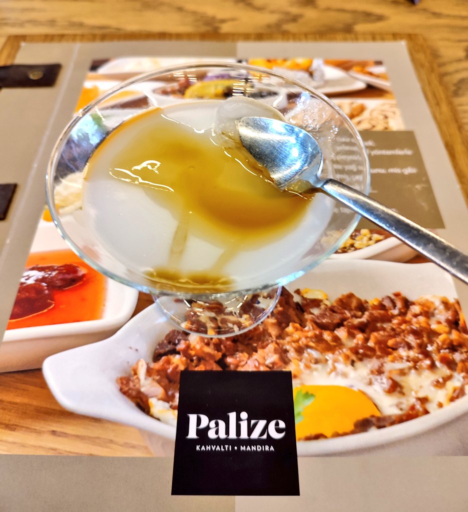 GuzelGonyam's tweet photo. Konya Paluzesi / #Palize 

Konya'da nişasta, su ve bal kullanılarak yapılan ve 2021 yılında Türk Patent ve Marka Kurumu tarafından tescillenmiş ve coğrafi işaret almış bir tatlıdır.

Bu tatlıyı biliyor muydunuz? 🤔 https://t.co/vh0XQRxy4o