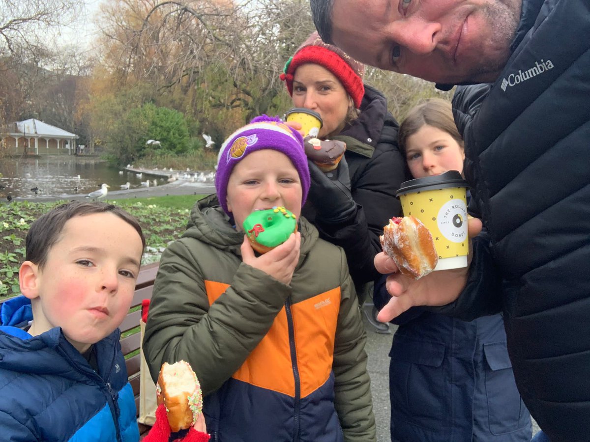 SharonDonohue5's tweet photo. #christmasshopping #SantaClaus #rollingdonuts #livecrib #evilseagulls @opwstephengreen https://t.co/Z3RNN8FIeX