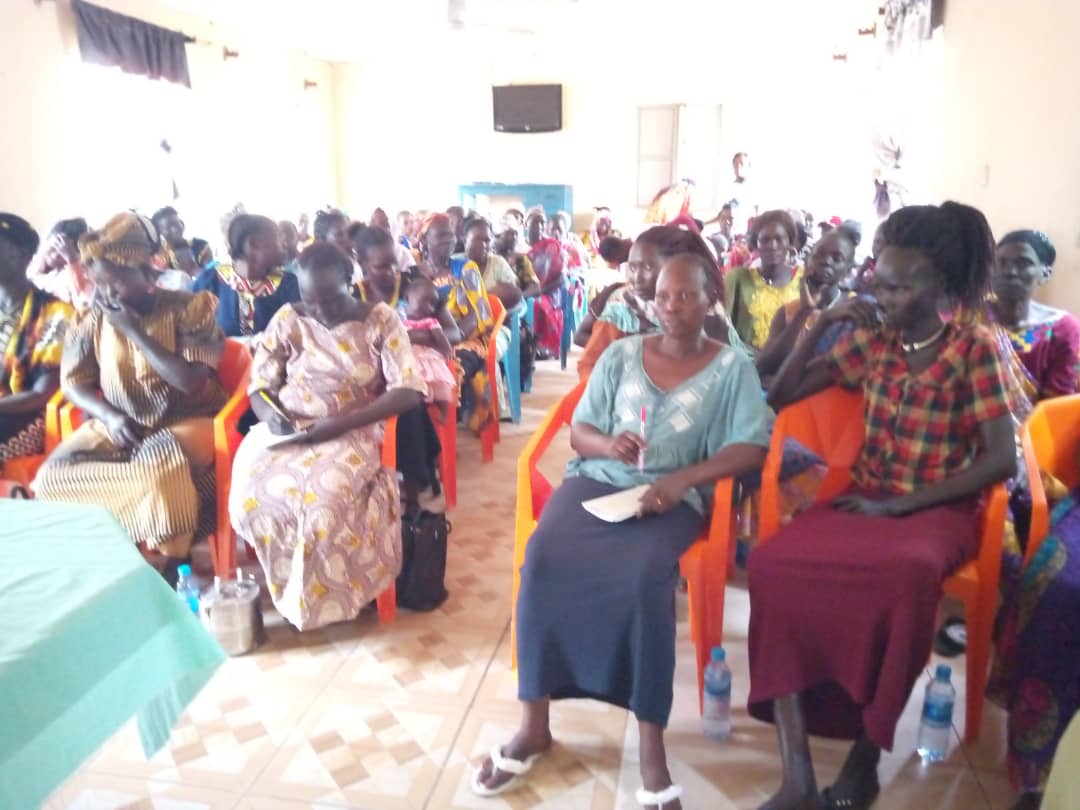 AIWE_SS's tweet photo. AIWE together with partners @UNFPASouthSudan @GlobalFund @SAADO_SSD conducted a GBV training in Terekeka cause this is one of the affected places ,this will help in the reduction of such  cases. As we end the 16days of activism  against #GBV we thank all our partner.
#SSOT https://t.co/8zzaBDY6ZL