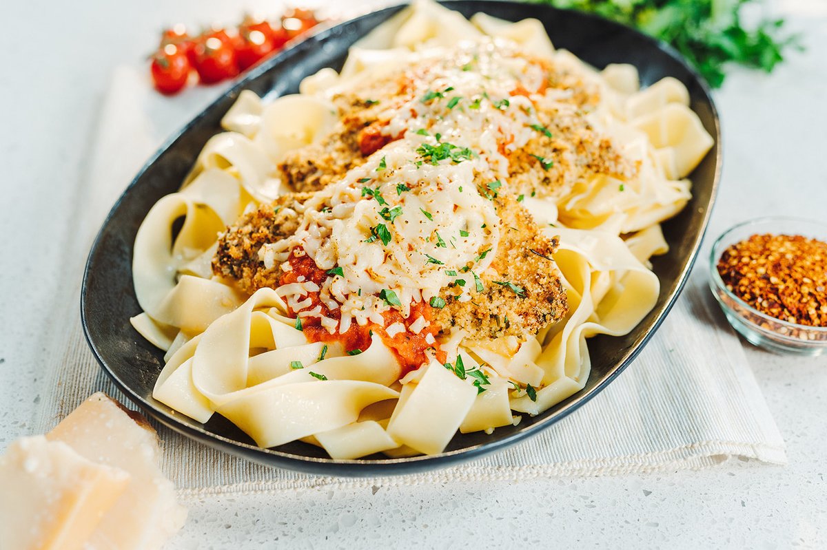 GreatTastesMB's tweet photo. Chicken Parmigiana is a family favourite, and our version is baked not fried. That means it's not only a little healthier, but it is also largely hands free! 
https://t.co/LydKzIPy5a
#MBfoods #MBFarms #lovelocalmb #EasyItalian #recipes @manitobachicken https://t.co/AXfUsehYMd