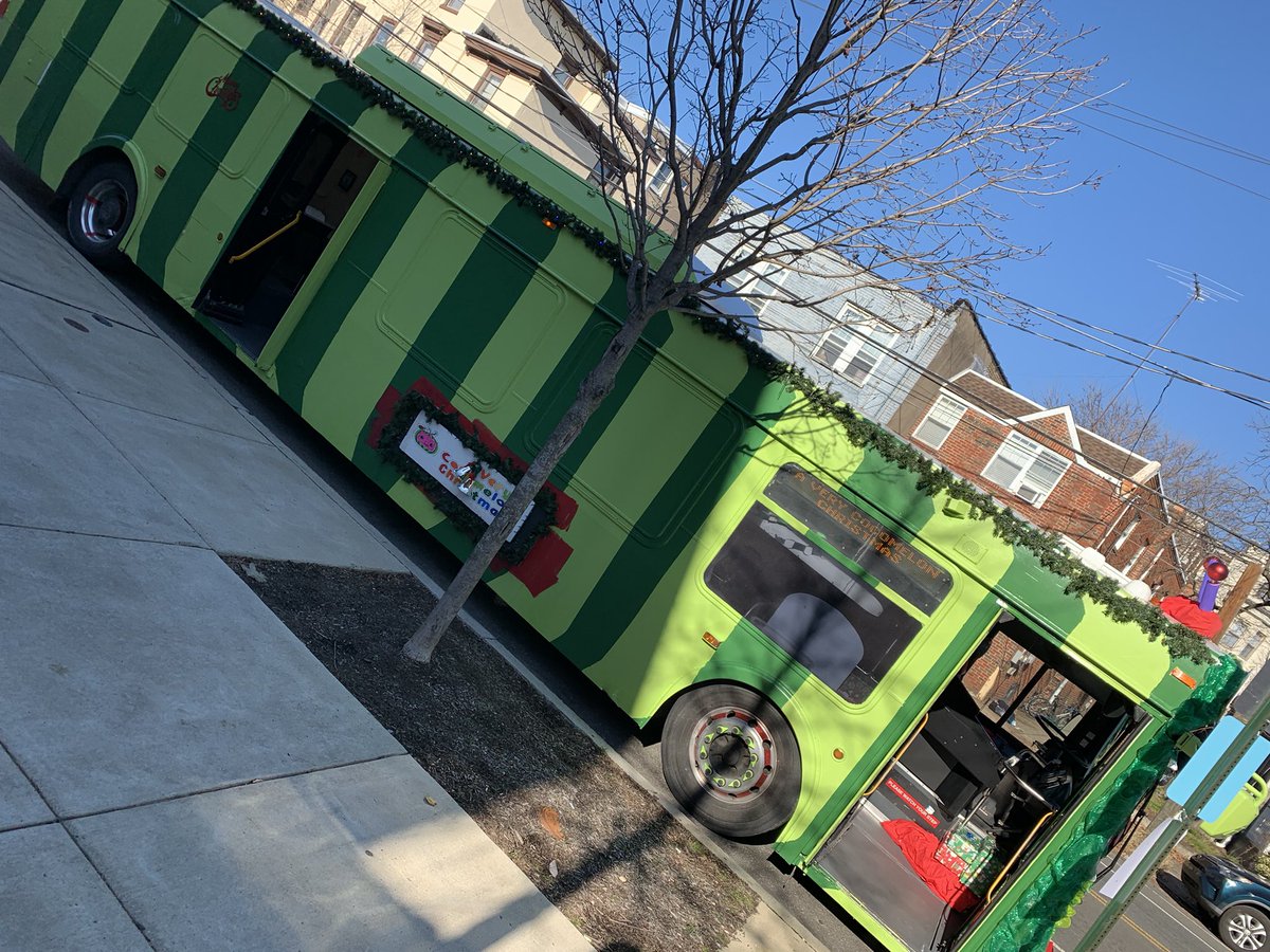 SEPTA_SOCIAL's tweet photo. Come check out (Frankford District) A Very Cocomelon Christmas ๐๐๏ธ at 40th Street Portal until 4:00pm today.
#festibus #happyholidays #holidaybus #septaholidaybus #septa #transit #masstransit ๏ฟผ https://t.co/7ZraXC7EeP
