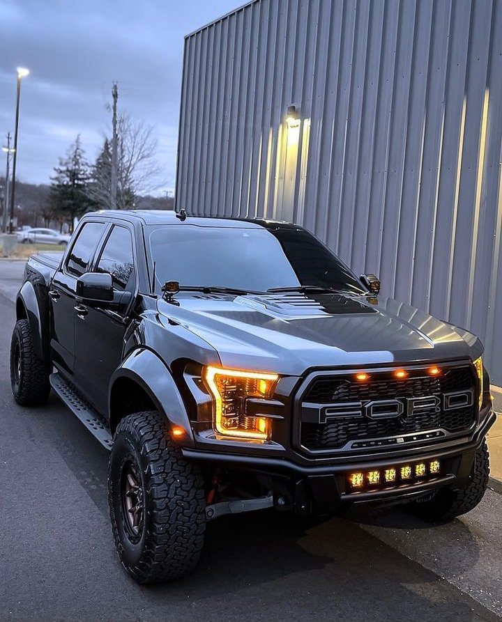 Henry_MSeru's tweet photo. Whether you are taming a beast, domesticating a monster, possesing a machine or riding a monster machine, ensure safety!
#SafetyIsPriority
#LetsTalkInsurance
#CallMeYourInsurer https://t.co/3ThBsX62zq