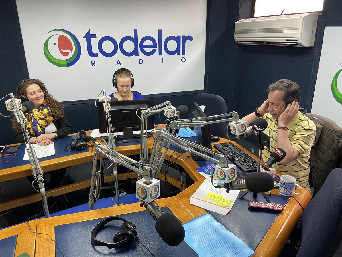 MariacSuecia's tweet photo. Invitados a escuchar esta entrevista #EnVivo sobre una de las celebraciones más tradicionales para los suecos 🇸🇪 en #diciembre. Hoy hablando con el maravilloso @fernoticias en @RadioTodelar. ¡Acá les comparto el enlace! https://t.co/4bphPnImIB https://t.co/yQSUrl2VYi