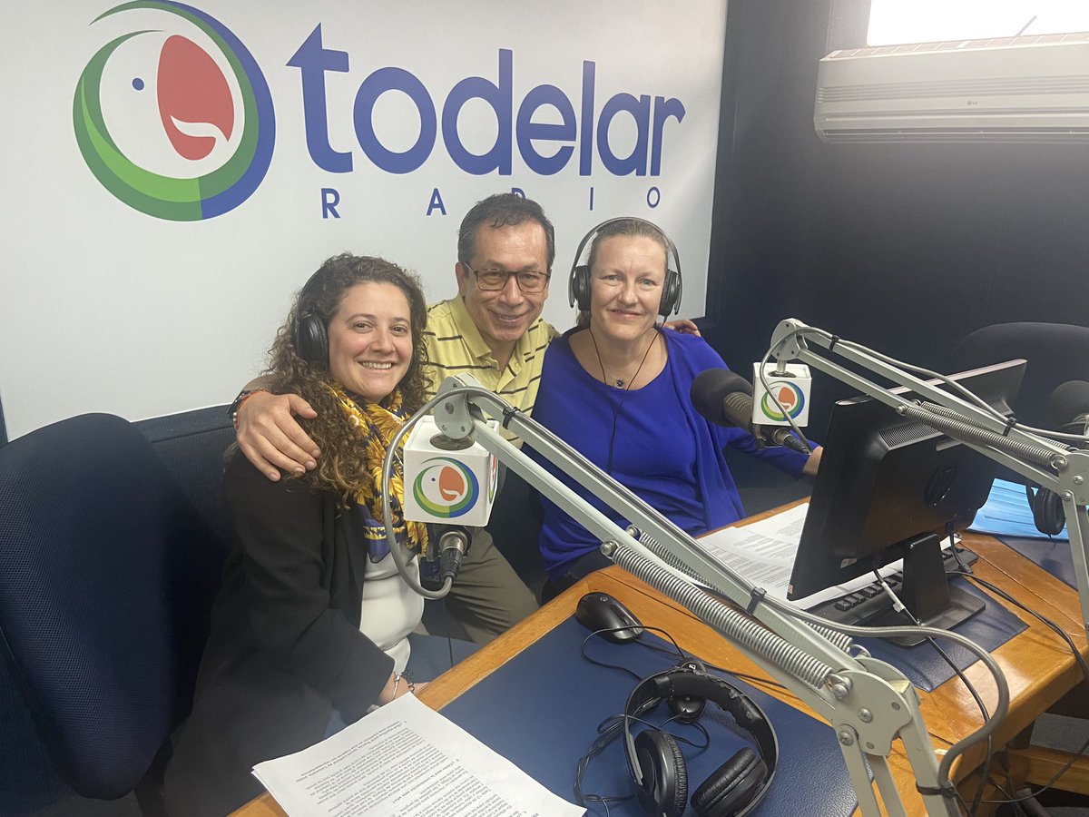 MariacSuecia's tweet photo. Invitados a escuchar esta entrevista #EnVivo sobre una de las celebraciones más tradicionales para los suecos 🇸🇪 en #diciembre. Hoy hablando con el maravilloso @fernoticias en @RadioTodelar. ¡Acá les comparto el enlace! https://t.co/4bphPnImIB https://t.co/yQSUrl2VYi