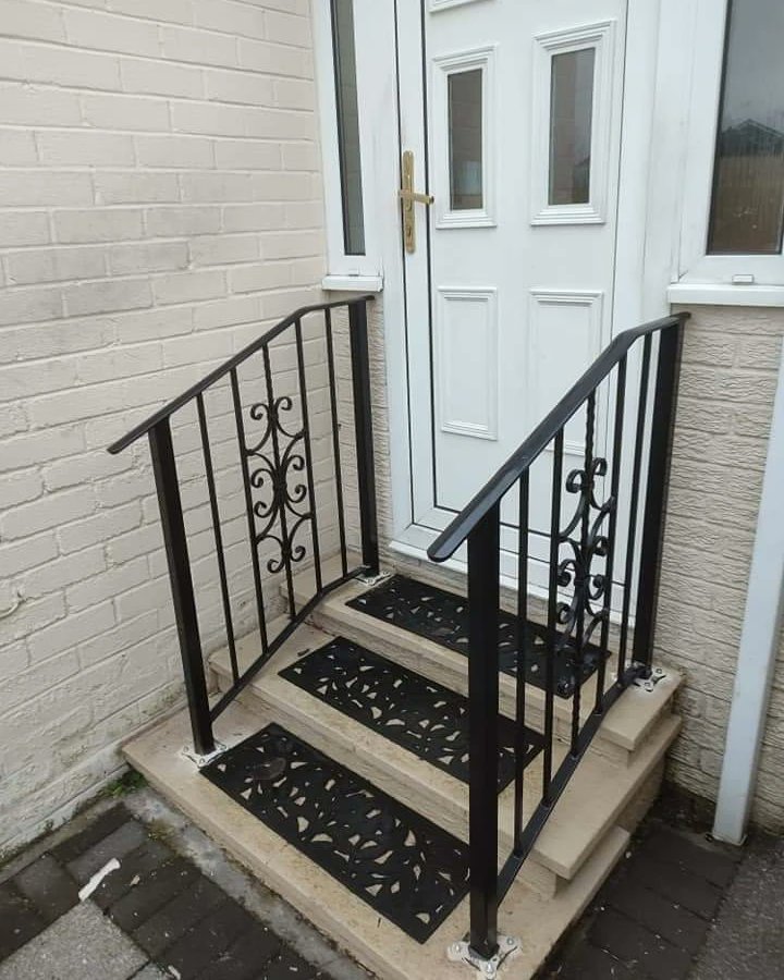gmweldingalloa's tweet photo. A lovely set of matching handrails front and back door we made and installed recently the customers were delighted! #safety #mobility #handrails #welding #bespoke #metalwork #fabrication #steel  #Scotland #uk #Edinburgh #alloa #forthvalley #stirling #falkirk #dunfermline #fife https://t.co/P3o7bBVtPT