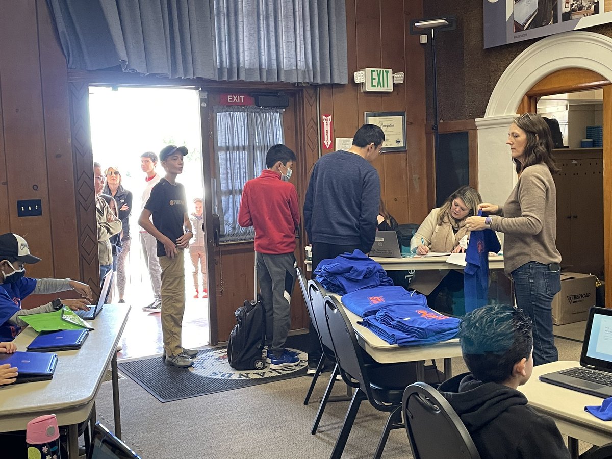 RedlandsSTEAM's tweet image. Excited to see so many @RedlandsUSD parents and students getting ready to kickoff #DayofCoding to celebrate #CSEdWeek2022 @RedlandsUSDSupt @CSforALL @CSforCA #RUSD2025