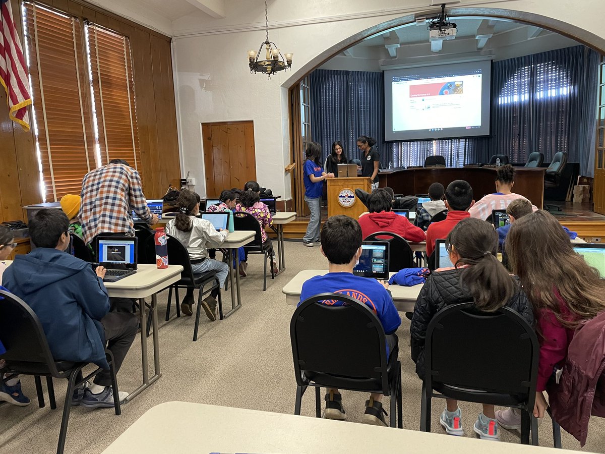 RedlandsSTEAM's tweet image. Excited to see so many @RedlandsUSD parents and students getting ready to kickoff #DayofCoding to celebrate #CSEdWeek2022 @RedlandsUSDSupt @CSforALL @CSforCA #RUSD2025