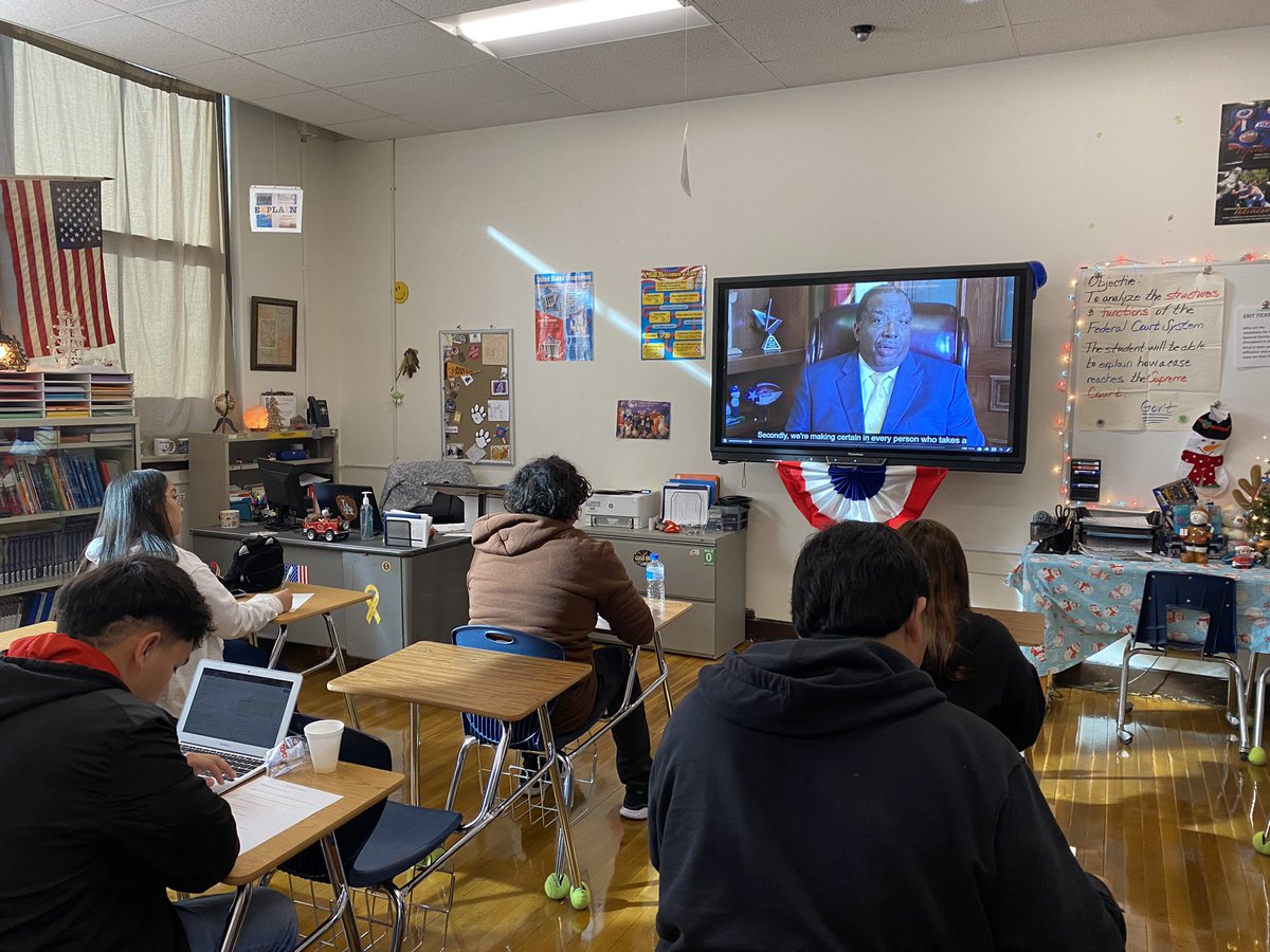 Austin H.S. Seniors checking off Police 👮🏼‍♂️Interaction presentation this morning for Graduation requirement.. Go Panther!!