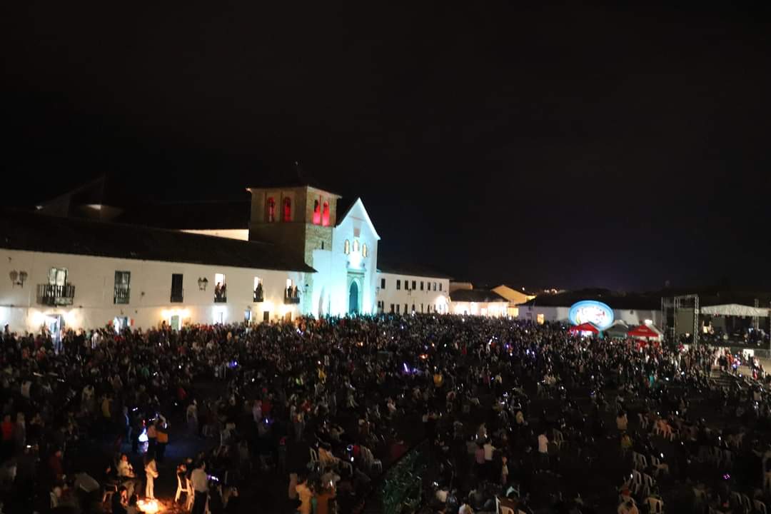 LicoreraBoyaca's tweet image. Así fue la espectacular presentación de la mexicana 🇲🇽 @KateBotello_  en el XXXIV Festival de Luces🎆 de Villa de Leyva. 

Artista patrocinada por la @nlboyaca y #AguardienteLíder🔥.