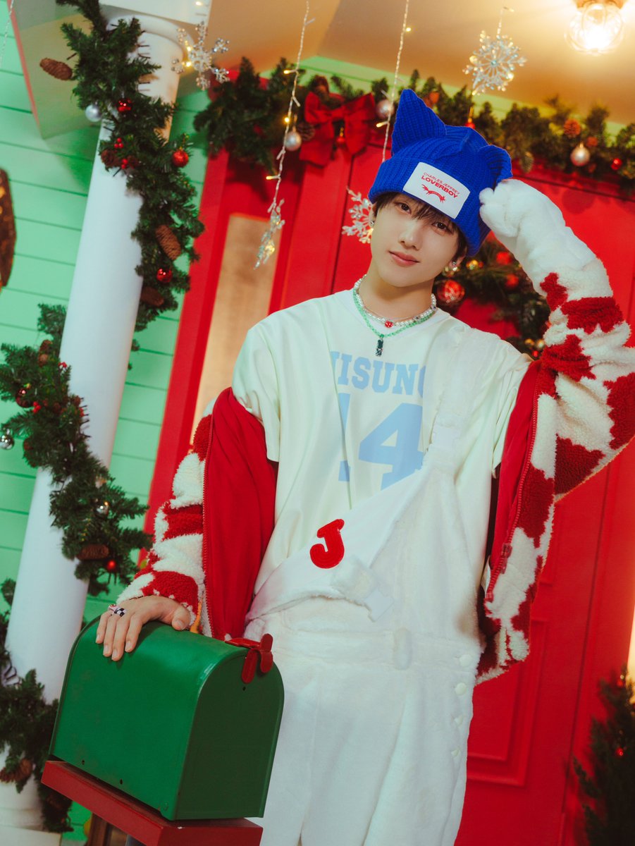 JllSSUNG's tweet photo. When we heard the word ‘Christmas’ we had a lot to say. Christmas is a state of mind rather than a season. A sense of joy, overflowing warmth, hope, and new beginning with the same heart and rhythm. It is a total celebration for all of us. Care enough to open the door for me? https://t.co/CLqr1T6Ojl