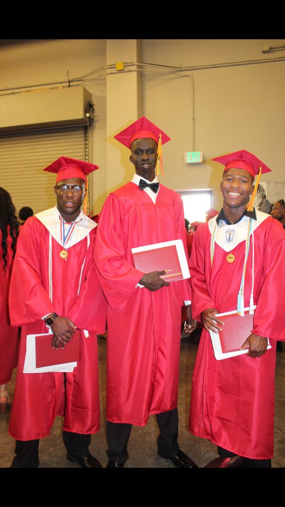 elisha_palm's tweet image. Luw, you the Day 1! You had that warm personality that could blend into any social setting. You was the person that everyone loved and could never hate. Your presence was always felt,not because how tall you were,but because you were the most genuine in every room. LoveYou #LLMD