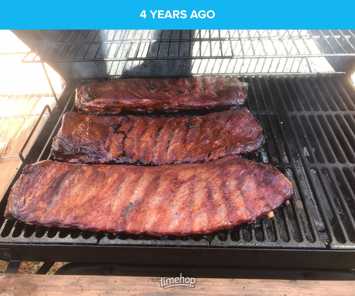 ThatDudeBBQ's tweet photo. A flashback to when I first started to #bbq and really thought I was doing something 😂😂 #rookiemistakes #bbqfails #leather @thisgrilllife @SmokinintheUSA @Mrshntress @StewsSauce @thespicygnome @Mojo306 https://t.co/cjhDfrZ1O7